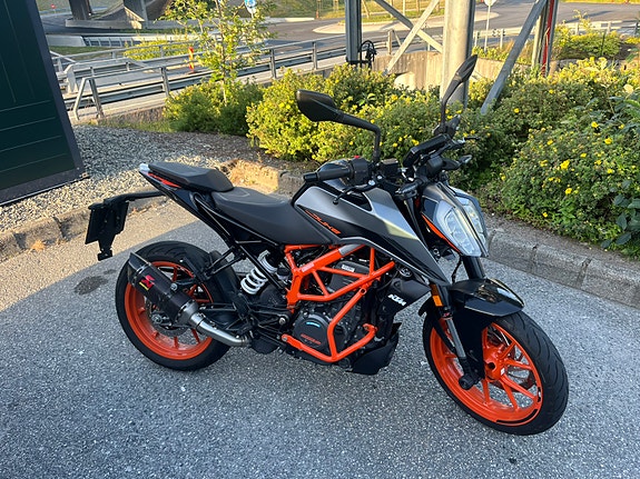 KTM 390 Duke 3 of 5