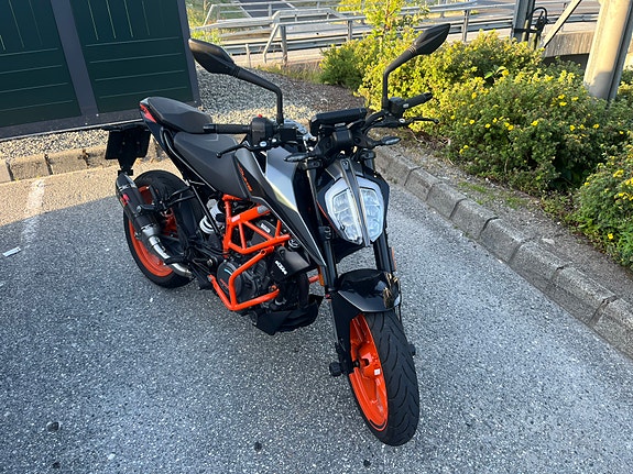 KTM 390 Duke 2 of 5