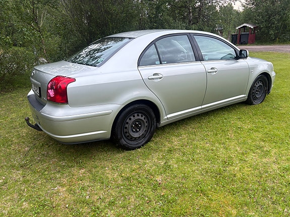 Toyota Avensis 5 of 5