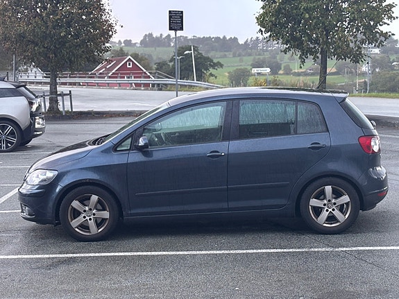 Volkswagen Golf Plus 2 of 12