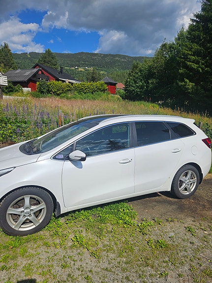 Kia Ceed 2 of 5