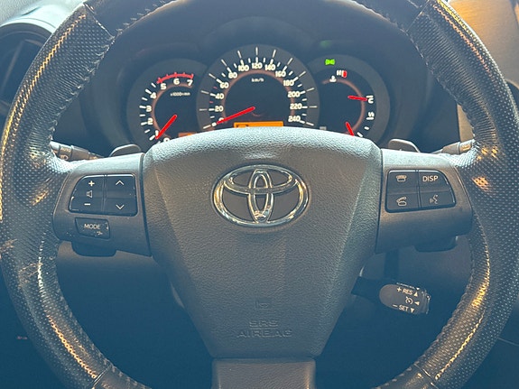Toyota RAV4 9 of 18