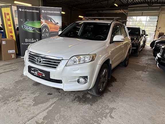 Toyota RAV4 3 of 18