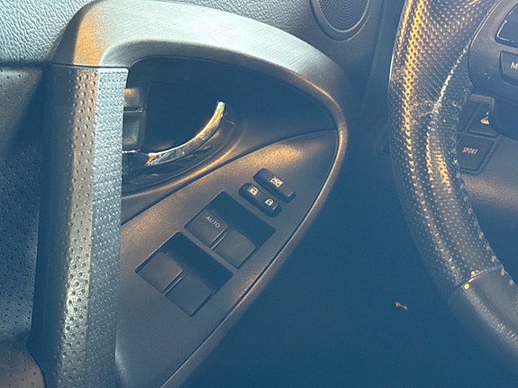 Toyota RAV4 10 of 18