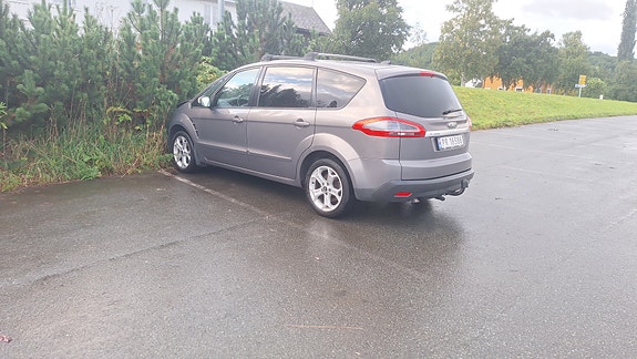 Ford S-MAX 7 of 12