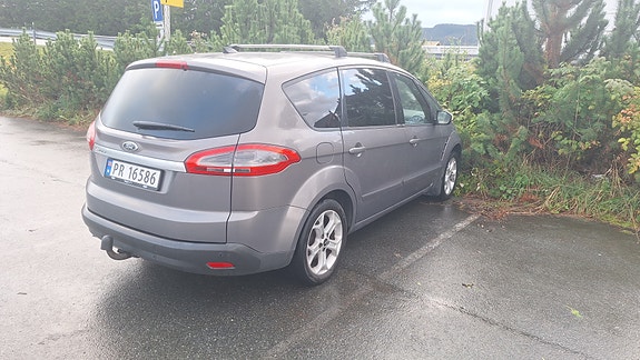 Ford S-MAX 9 of 12