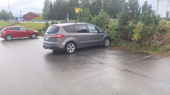 Ford S-MAX 8 of 12