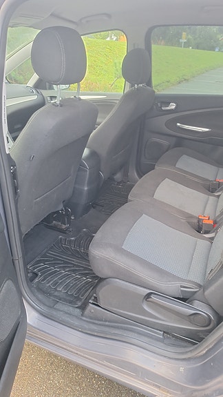 Ford S-MAX 2 of 12