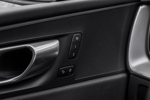 Volvo XC60 12 of 29