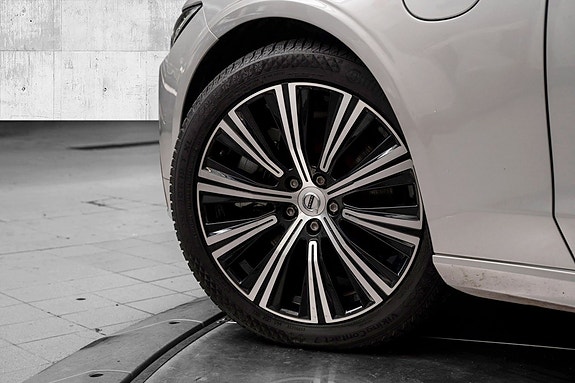 Volvo V90 10 of 28