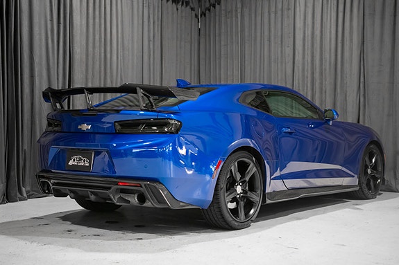Chevrolet Camaro SS 2 of 5