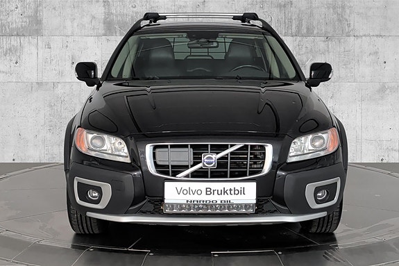 Volvo XC70 2 of 5