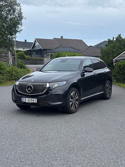 Mercedes-Benz EQC400 2 of 5