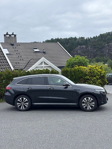Mercedes-Benz EQC400 4 of 5