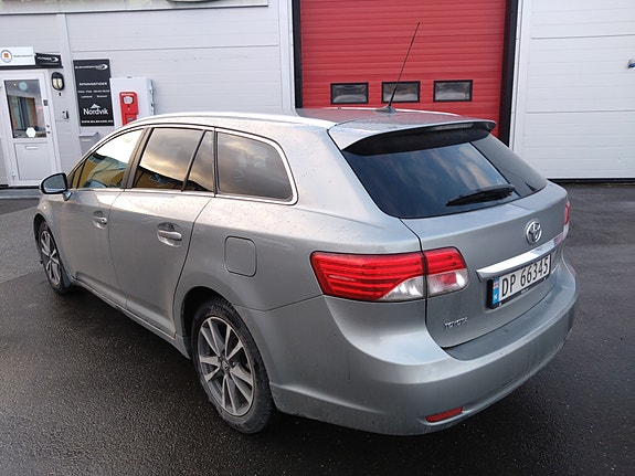 Toyota Avensis 4 of 5