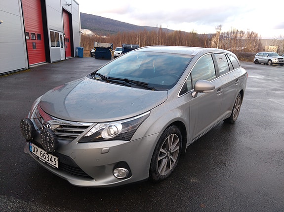 Toyota Avensis 2 of 5