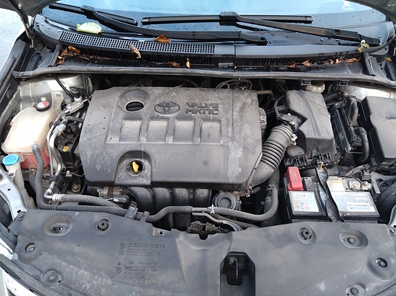 Toyota Avensis 5 of 5
