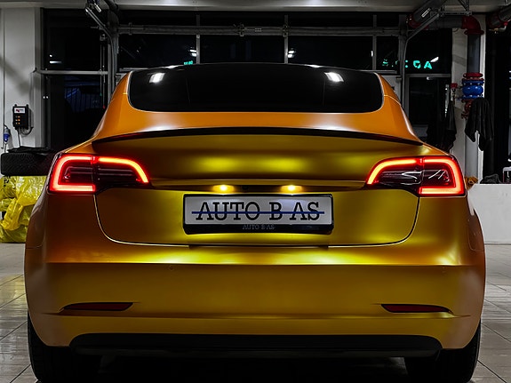 Tesla Model 3 4 of 5