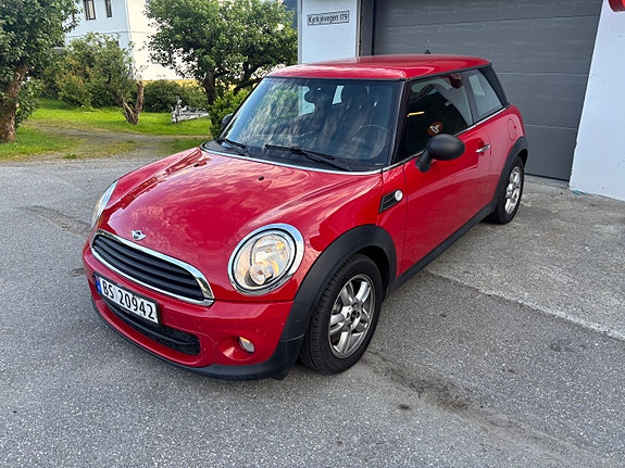 MINI One 3 of 5