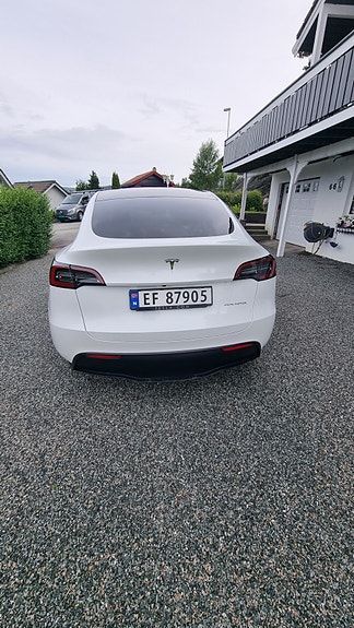 Tesla Model Y 3 of 5
