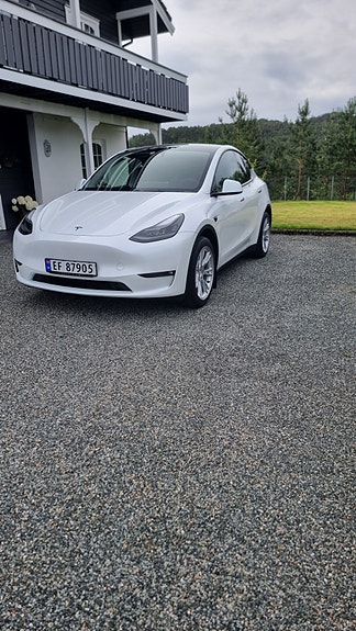 Tesla Model Y 2 of 5