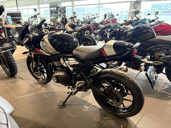 Triumph Thruxton 400 5 of 5