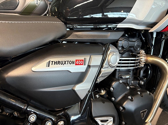 Triumph Thruxton 400 3 of 5