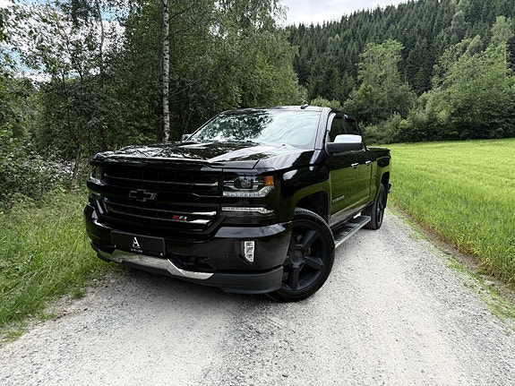 Chevrolet Silverado 4 of 5