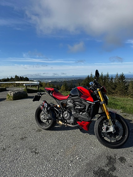 Ducati Monster 950 2 of 7