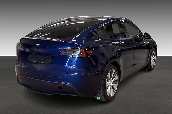 Tesla Model Y 3 of 5