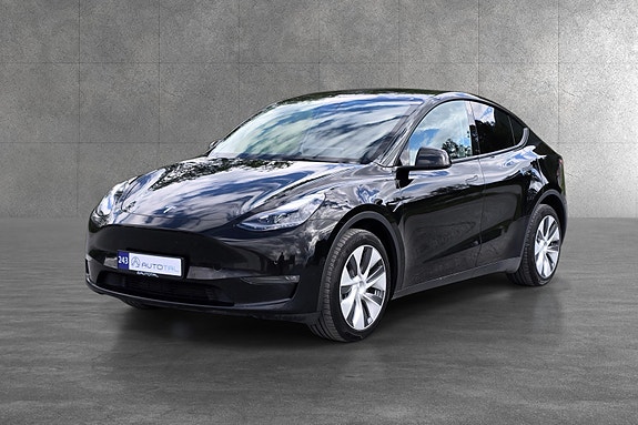 Tesla Model Y 5 of 5