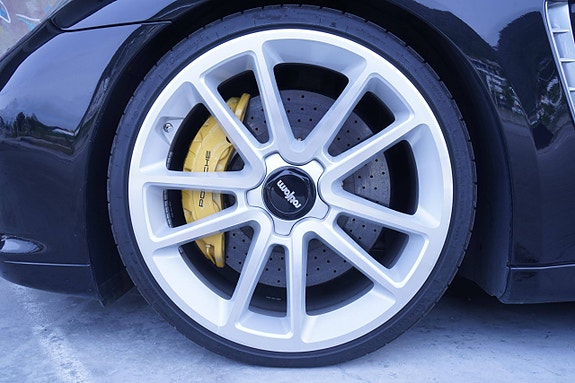Porsche Panamera Turbo 4 of 5