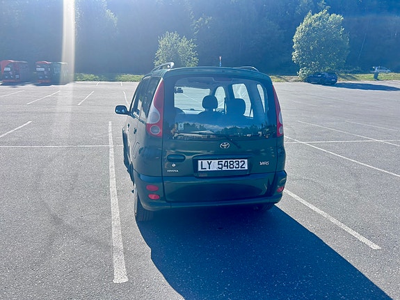 Toyota Yaris Verso 4 of 5