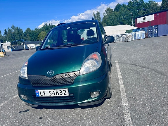 Toyota Yaris Verso 3 of 5