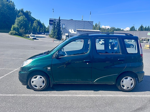 Toyota Yaris Verso 2 of 5
