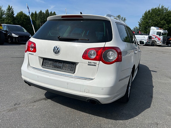 Volkswagen Passat 10 of 26