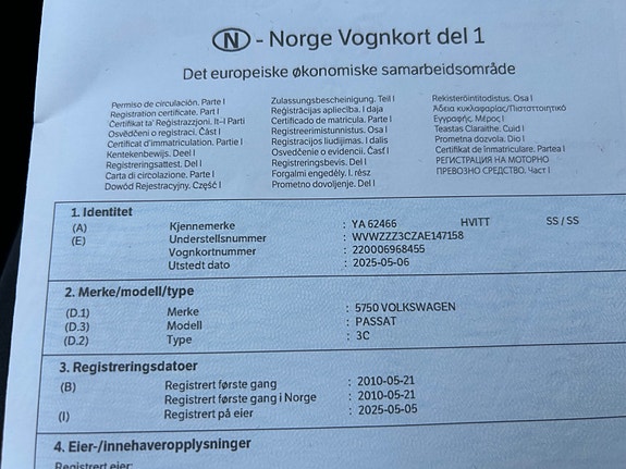 Volkswagen Passat 25 of 26