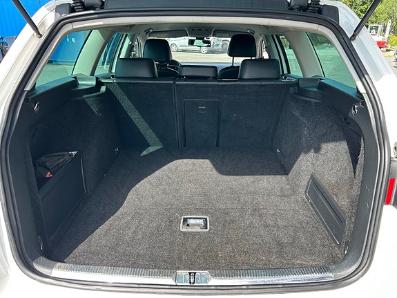 Volkswagen Passat 13 of 26