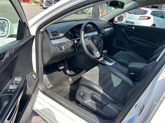 Volkswagen Passat 21 of 26