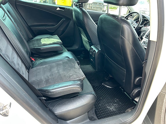 Volkswagen Passat 16 of 26