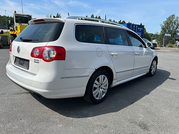 Volkswagen Passat 11 of 26