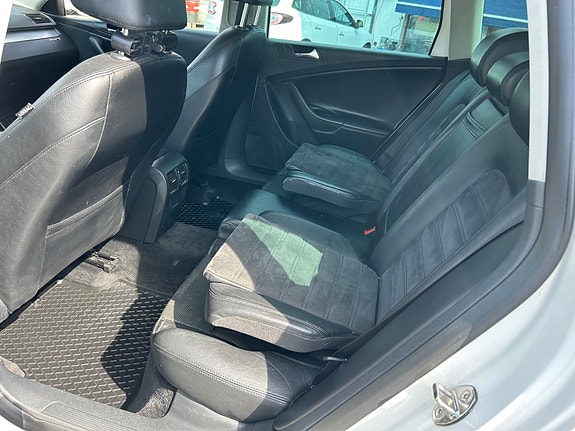 Volkswagen Passat 19 of 26