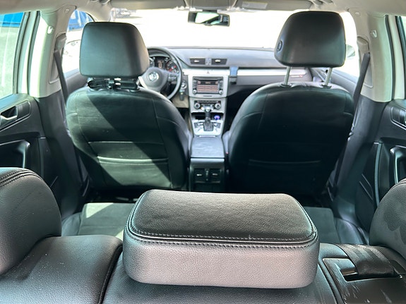 Volkswagen Passat 14 of 26