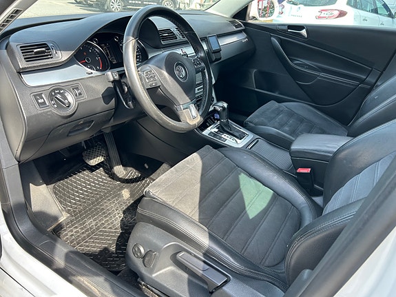 Volkswagen Passat 22 of 26