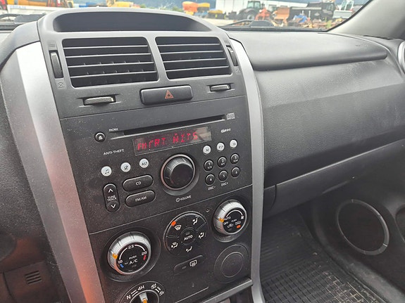 Suzuki Grand Vitara 4 of 5