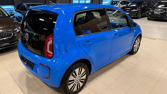 Volkswagen UP! 2 of 5