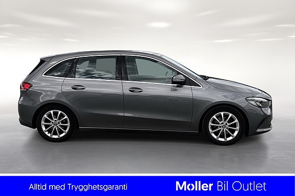 Mercedes-Benz B180 4 of 5