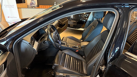 Volkswagen Passat 13 of 17