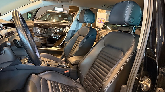 Volkswagen Passat 4 of 17