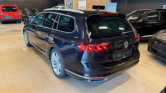 Volkswagen Passat 15 of 17